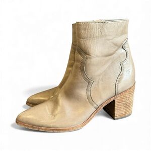 Frye Flynn‎ Boots Beige Short Ankle Booties Coastal Cowgirl Womens 9.5